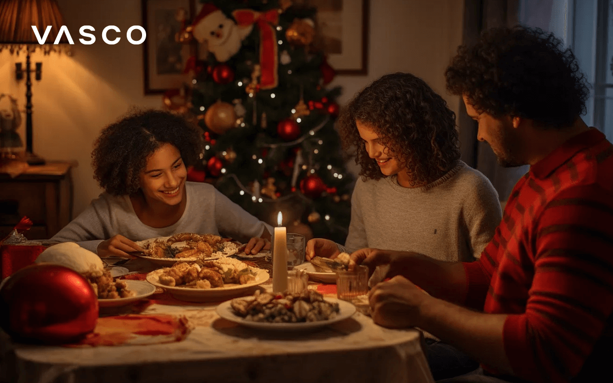 Une famille mangeant le repas de Noël.