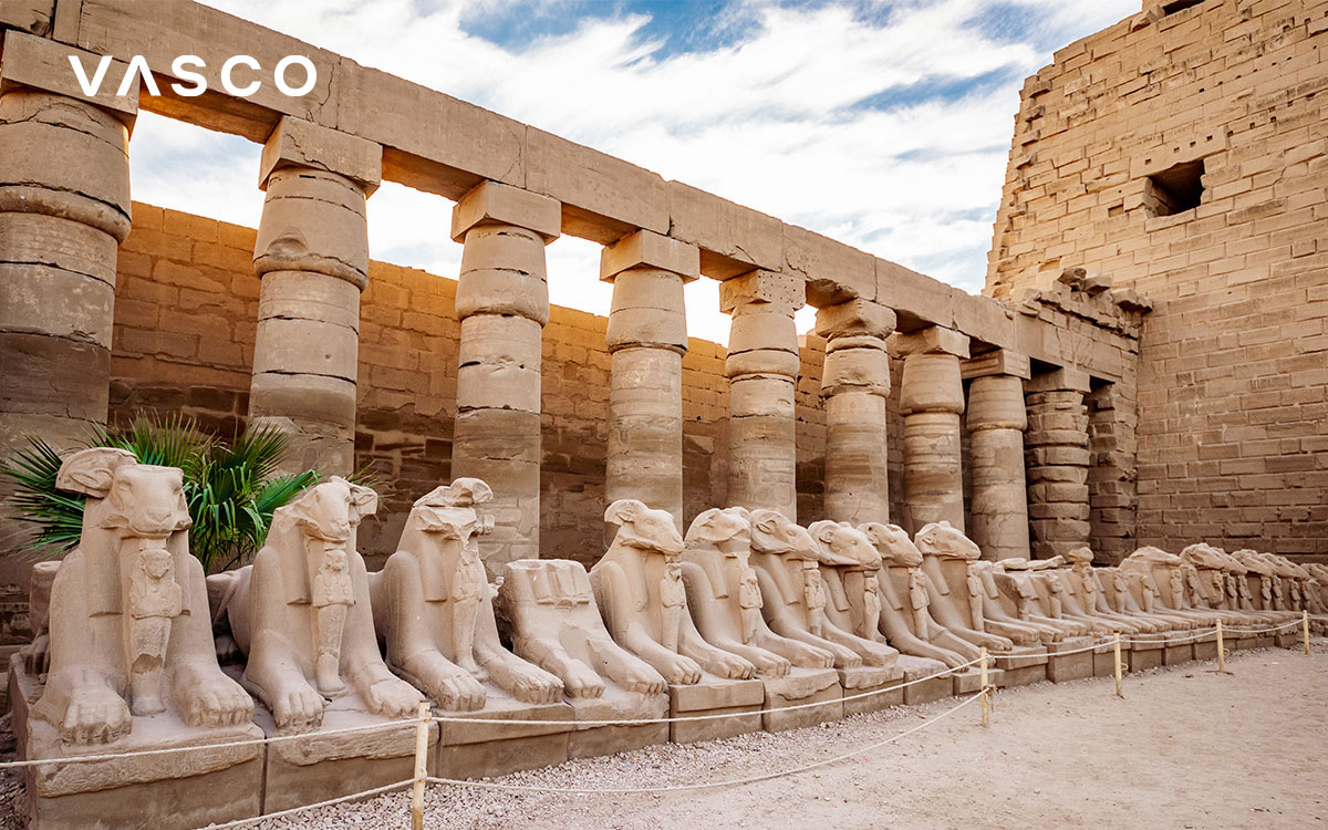 Statues du temple de Karnak.