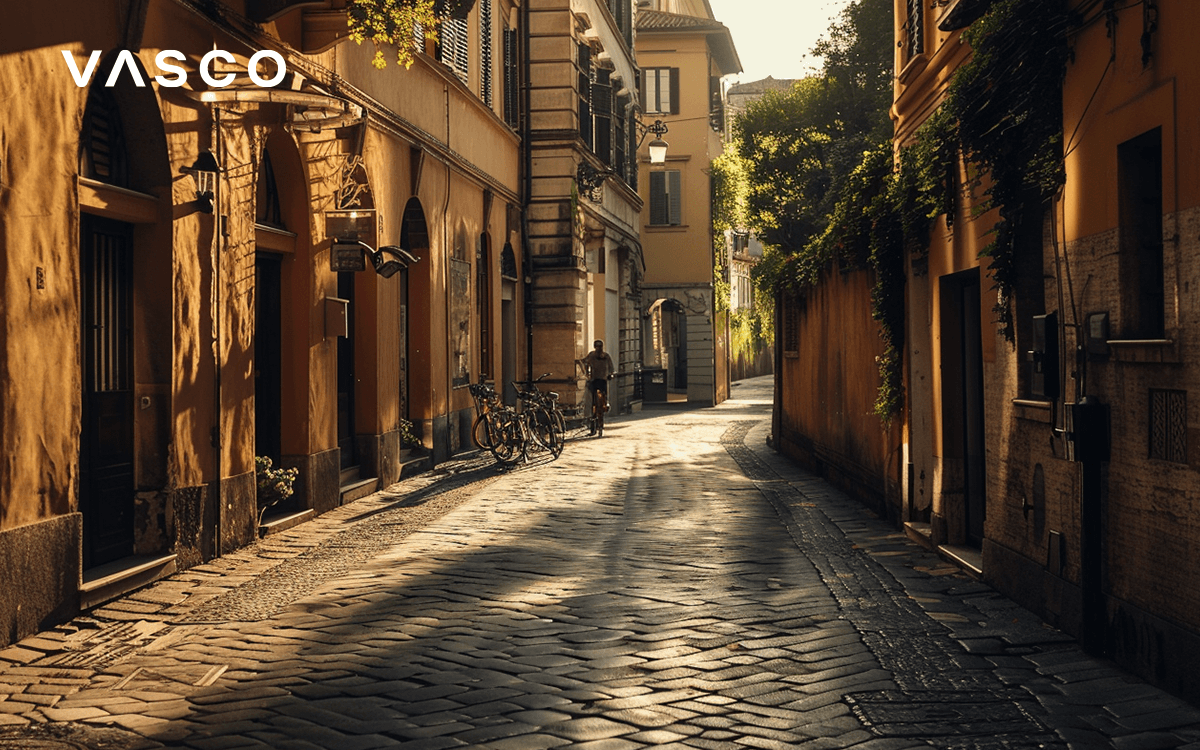 Une rue italienne au coucher de soleil