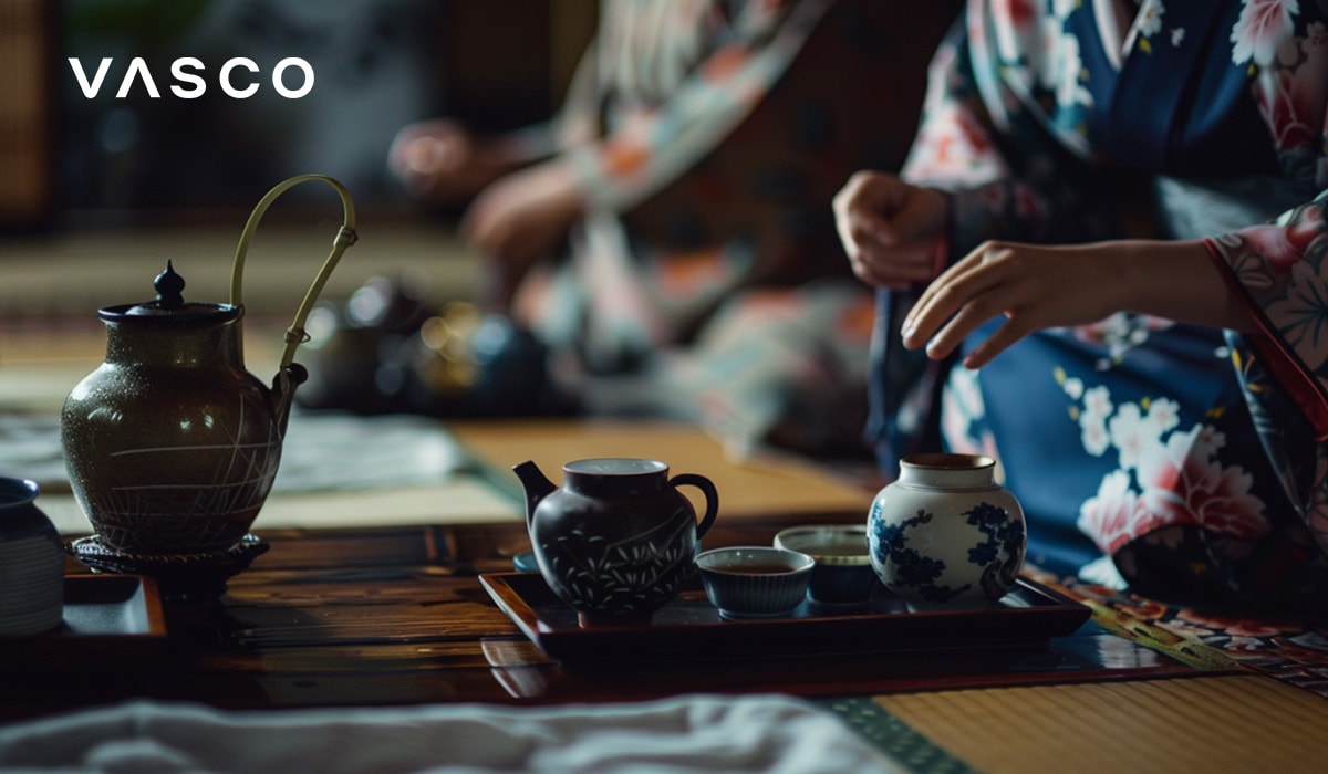 Une cérémonie traditionnelle du thé et des participants en kimono