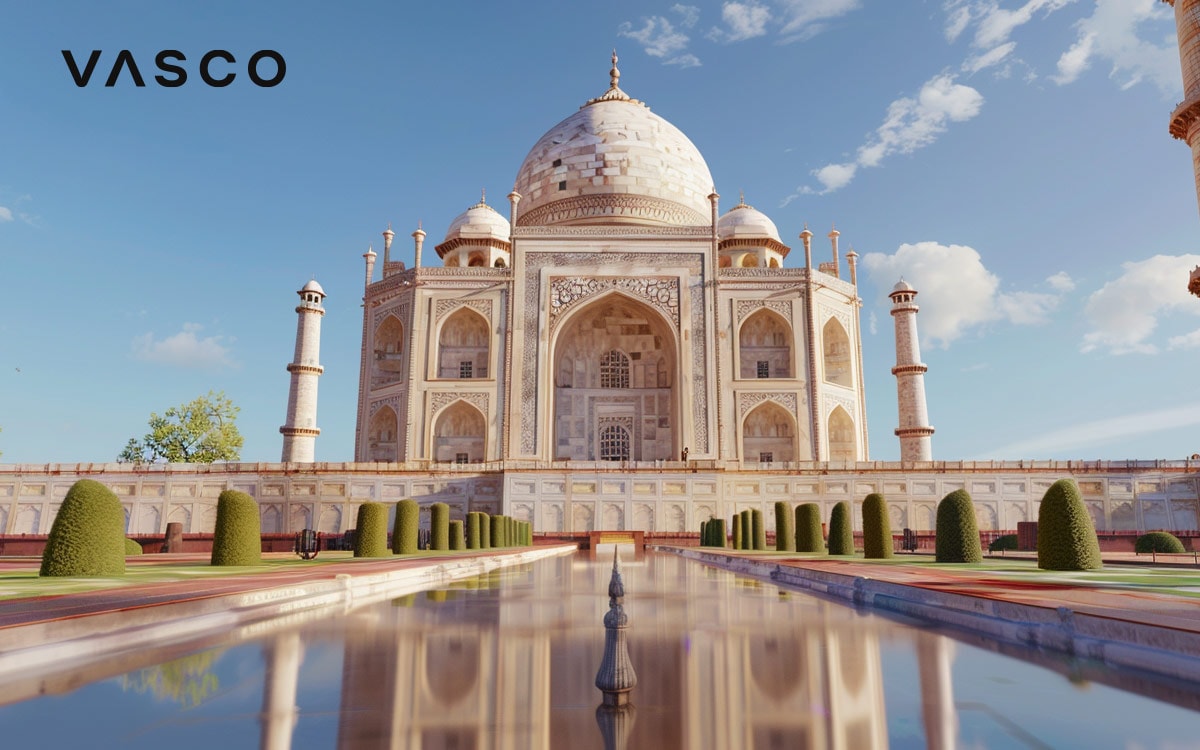  Une vue du Taj Mahal sous un ciel bleu clair, avec son reflet dans l'eau.