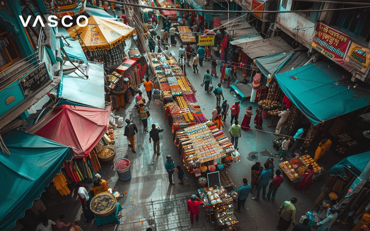 Un marché indien animé avec des étals colorés et des gens qui déambulent