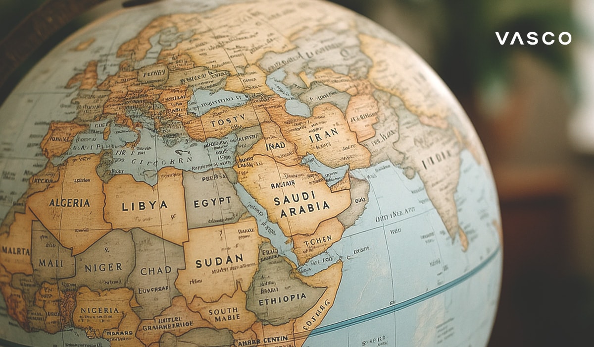 Gros plan sur un globe terrestre, qui met en évidence l'Afrique du Nord et le Moyen-Orient.