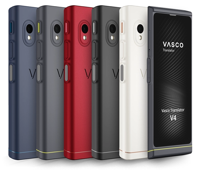Cinq appareils Vasco Translator V4, de couleurs - bleu, gris foncé, rouge, noir et blanc, sont présentés en position verticale, l'un d'eux affichant l'écran d'accueil.